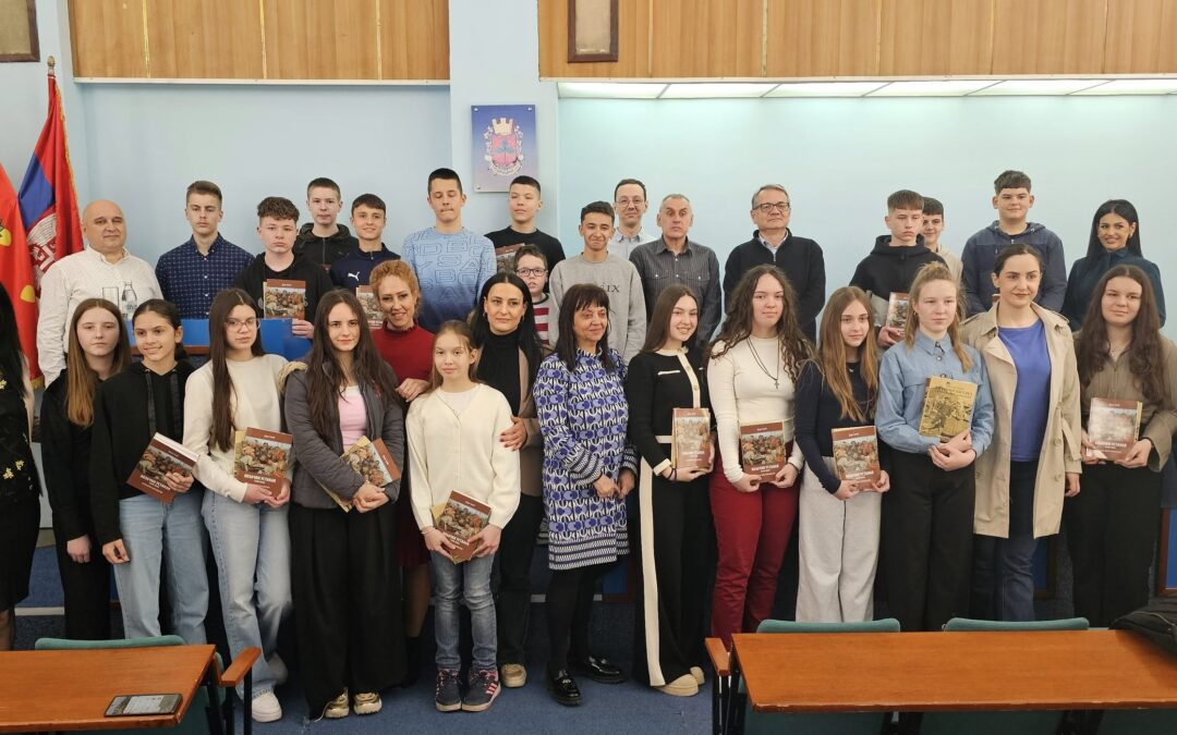 ИСТОРИЈСКИ АРХИВ ПОКЛОНИО КЊИГЕ НАЈБОЉИМ ЂАЦИМА ЈАГОДИНСКИХ ОСНОВНИХ ШКОЛА