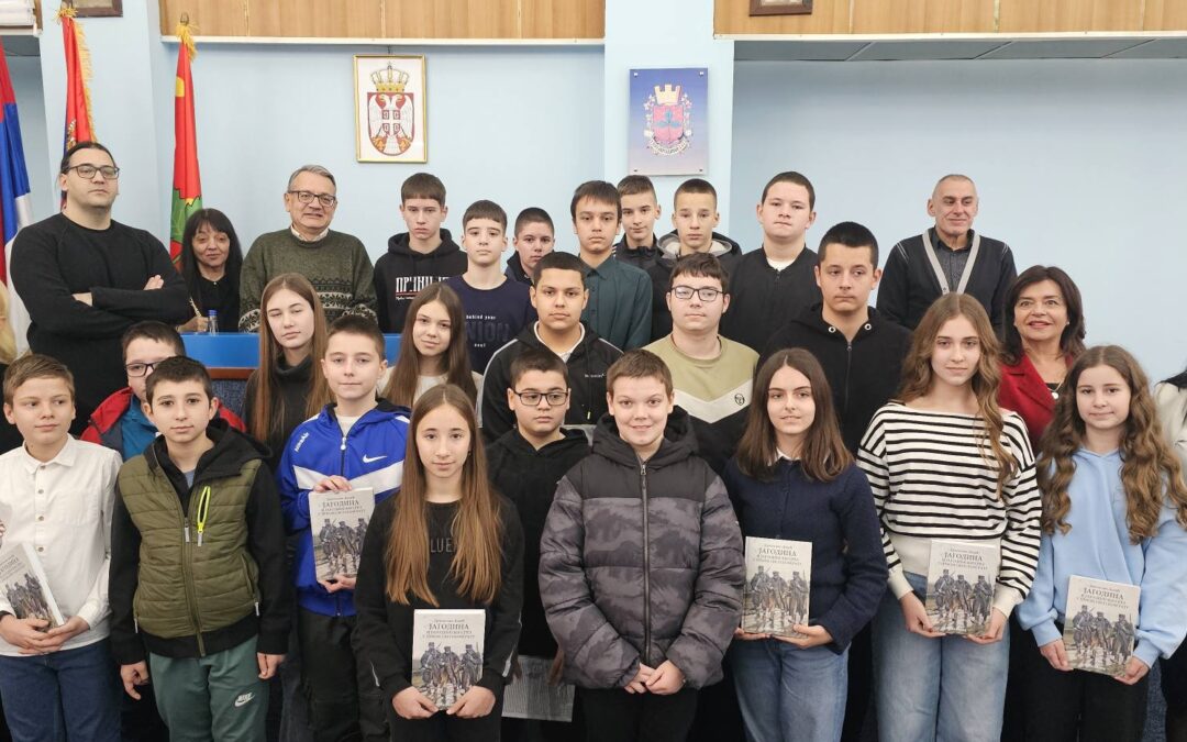 ИСТОРИЈСКИ АРХИВ ПОКЛОНИО КЊИГЕ НАЈБОЉИМ ЂАЦИМА ЈАГОДИНСКИХ ОСНОВНИХ ШКОЛА