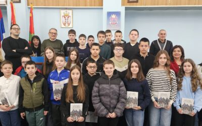 ИСТОРИЈСКИ АРХИВ ПОКЛОНИО КЊИГЕ НАЈБОЉИМ ЂАЦИМА ЈАГОДИНСКИХ ОСНОВНИХ ШКОЛА